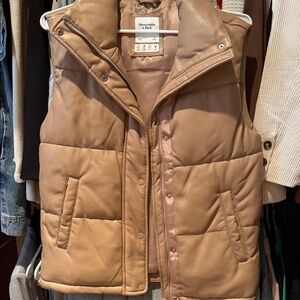 Abercrombie & Fitch Quilted Puffer Vest in Camel